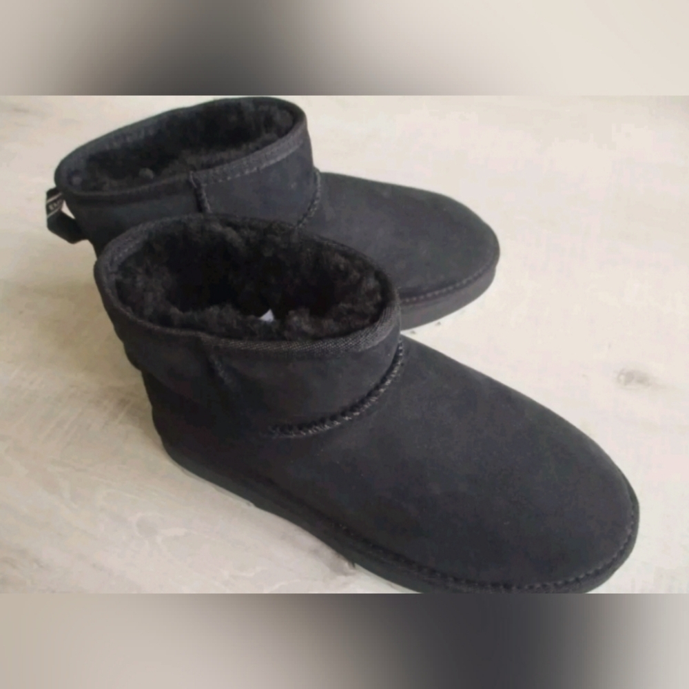 Emu Australia Sharky Micro Boots Size 9 Shearling Lined Water Resistant Black